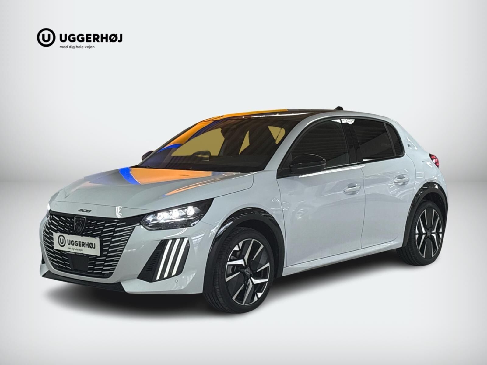 Hvid Peugeot e-208 fra 2025 set udefra