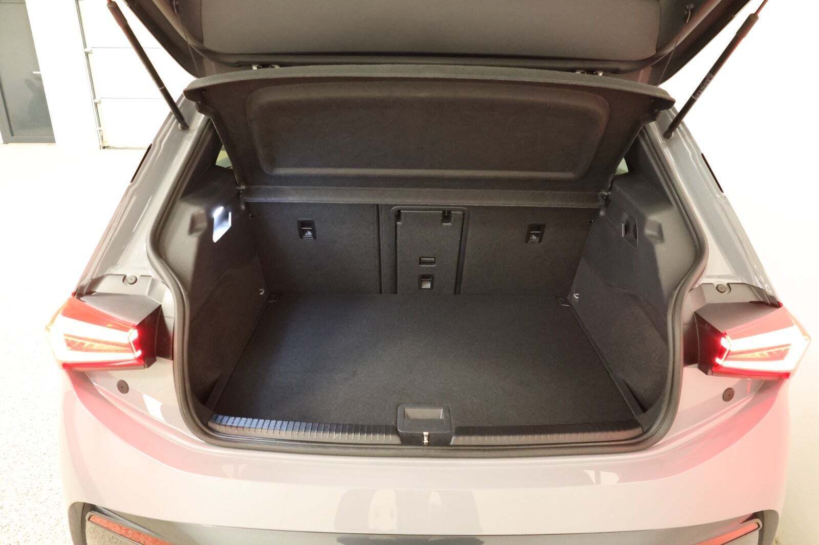 Grå Cupra Born fra 2022