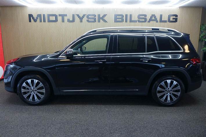 Sort Mercedes EQB250 fra 2024