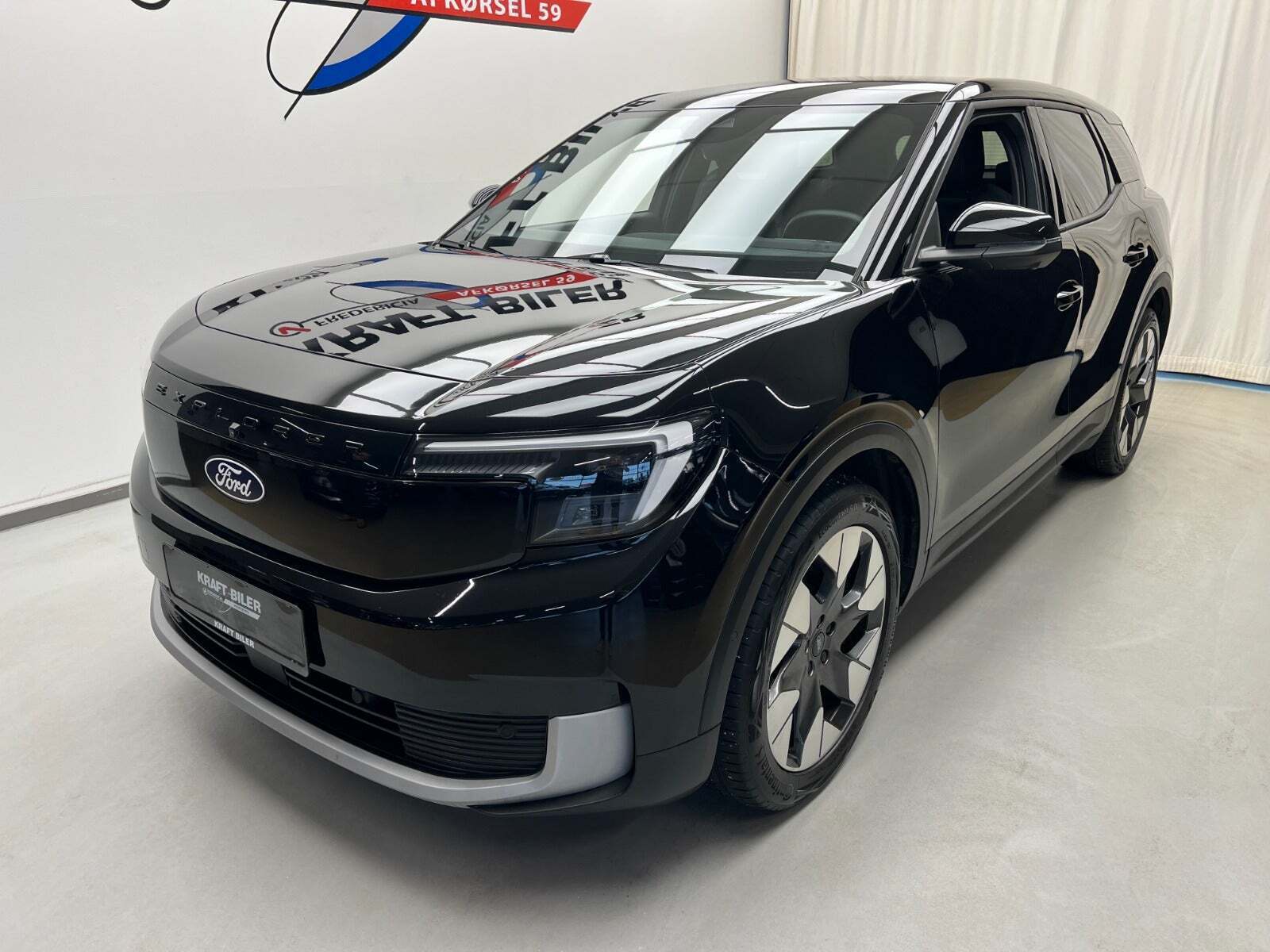 Ford Explorer 77 Premium Extended Range