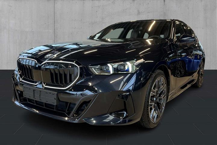 Sort BMW i5 fra 2025 set udefra