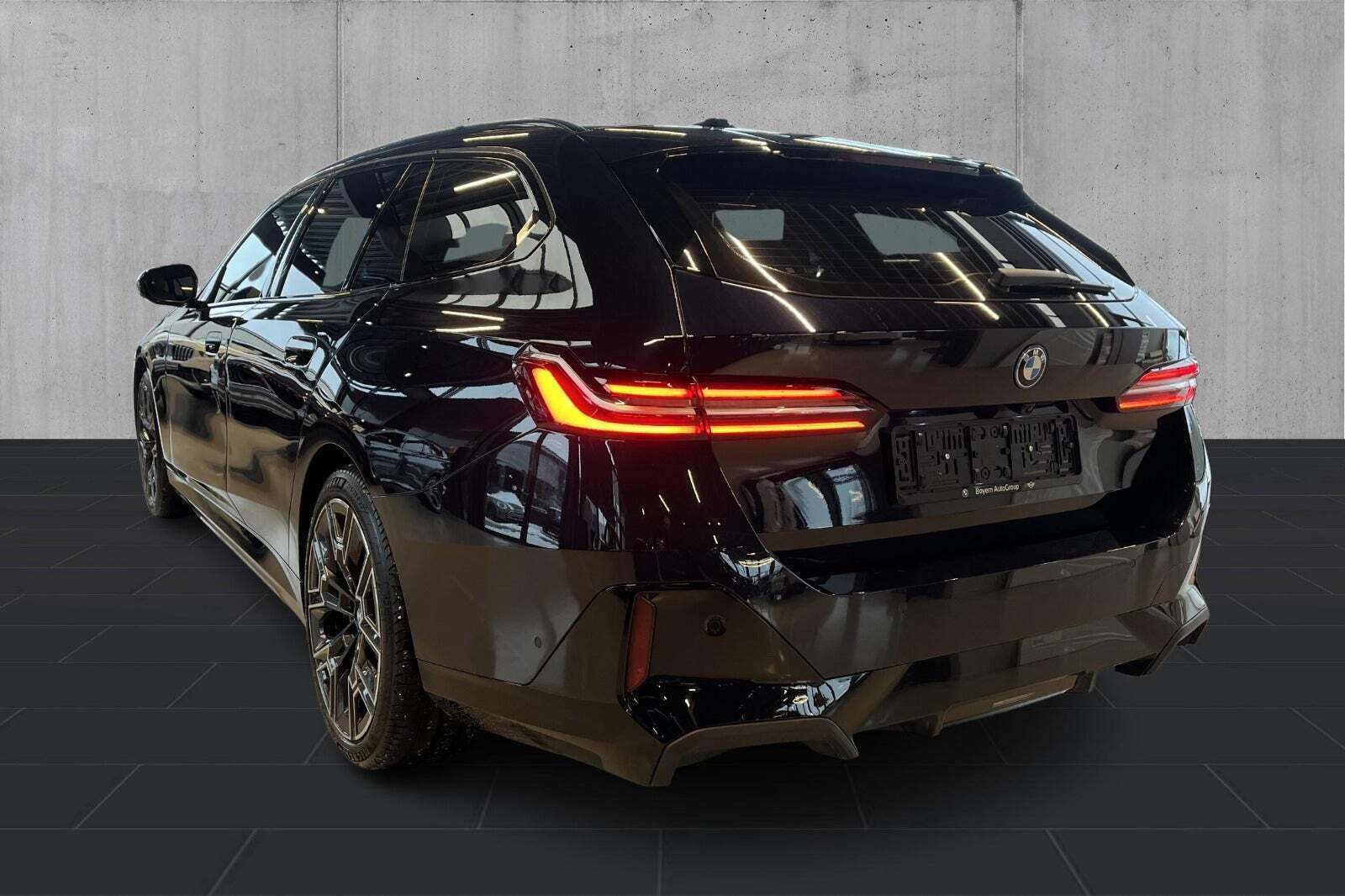 Sort BMW i5 fra 2025