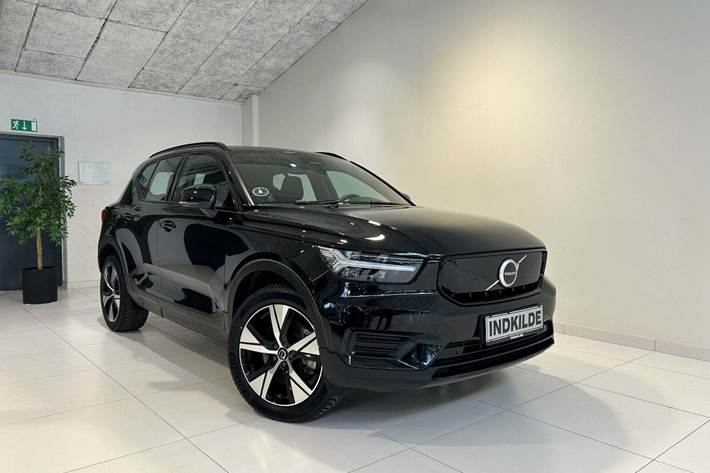 Sort Volvo XC40 fra 2022 set udefra