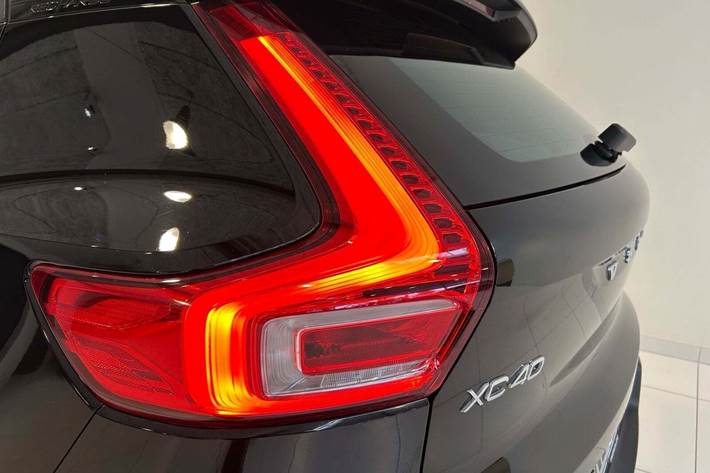 Sort Volvo XC40 fra 2022