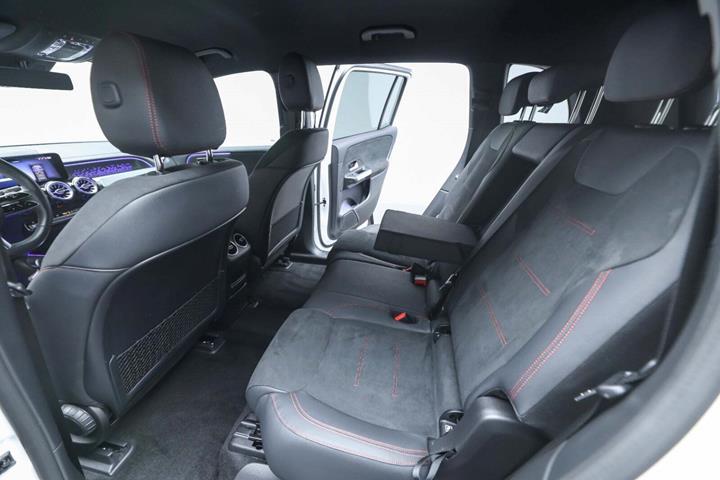 Hvid Mercedes EQB250+ fra 2025