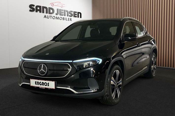 Sort Mercedes EQA250 fra 2022 set udefra