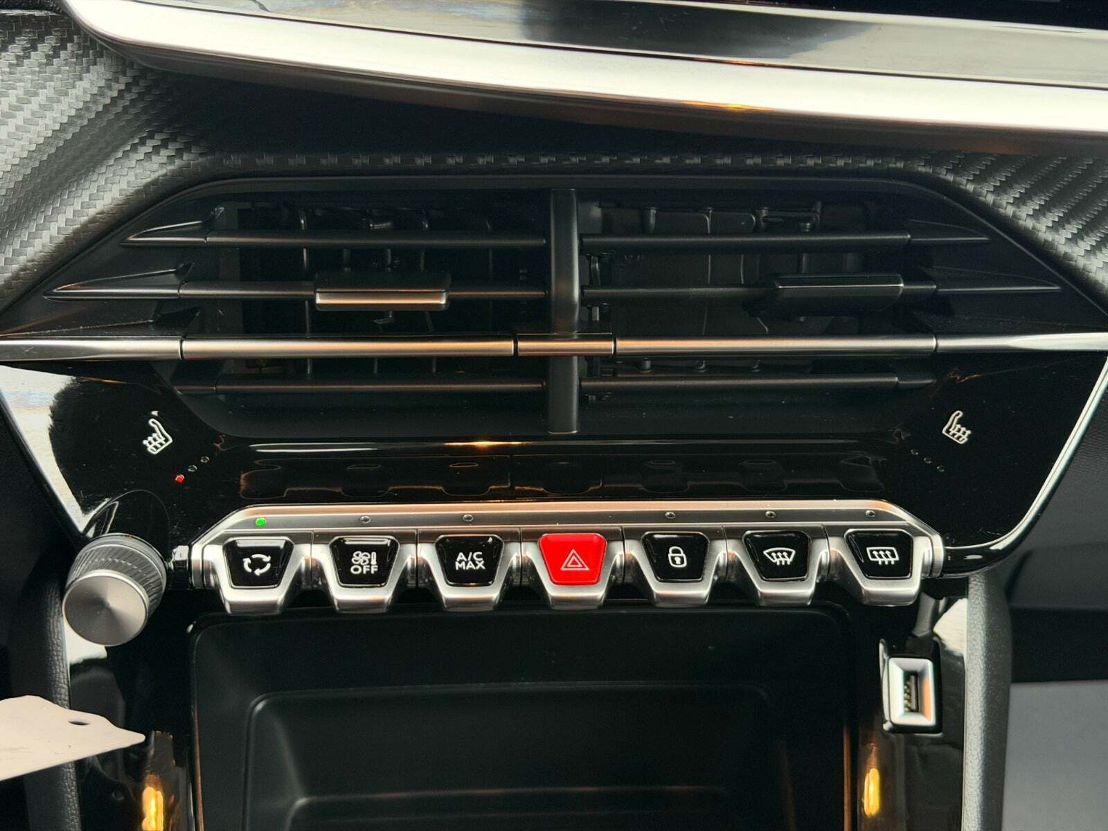 Grå Peugeot 208 fra 2023