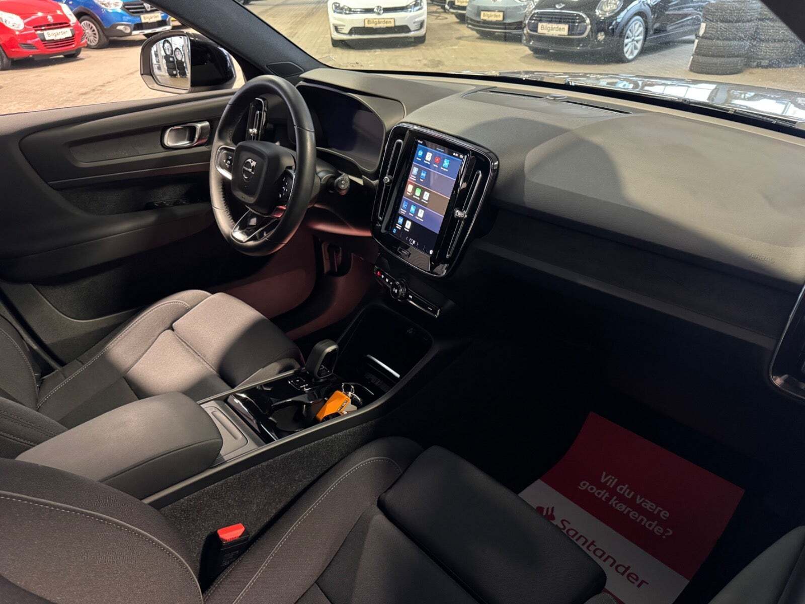 Orange Volvo XC40 fra 2023