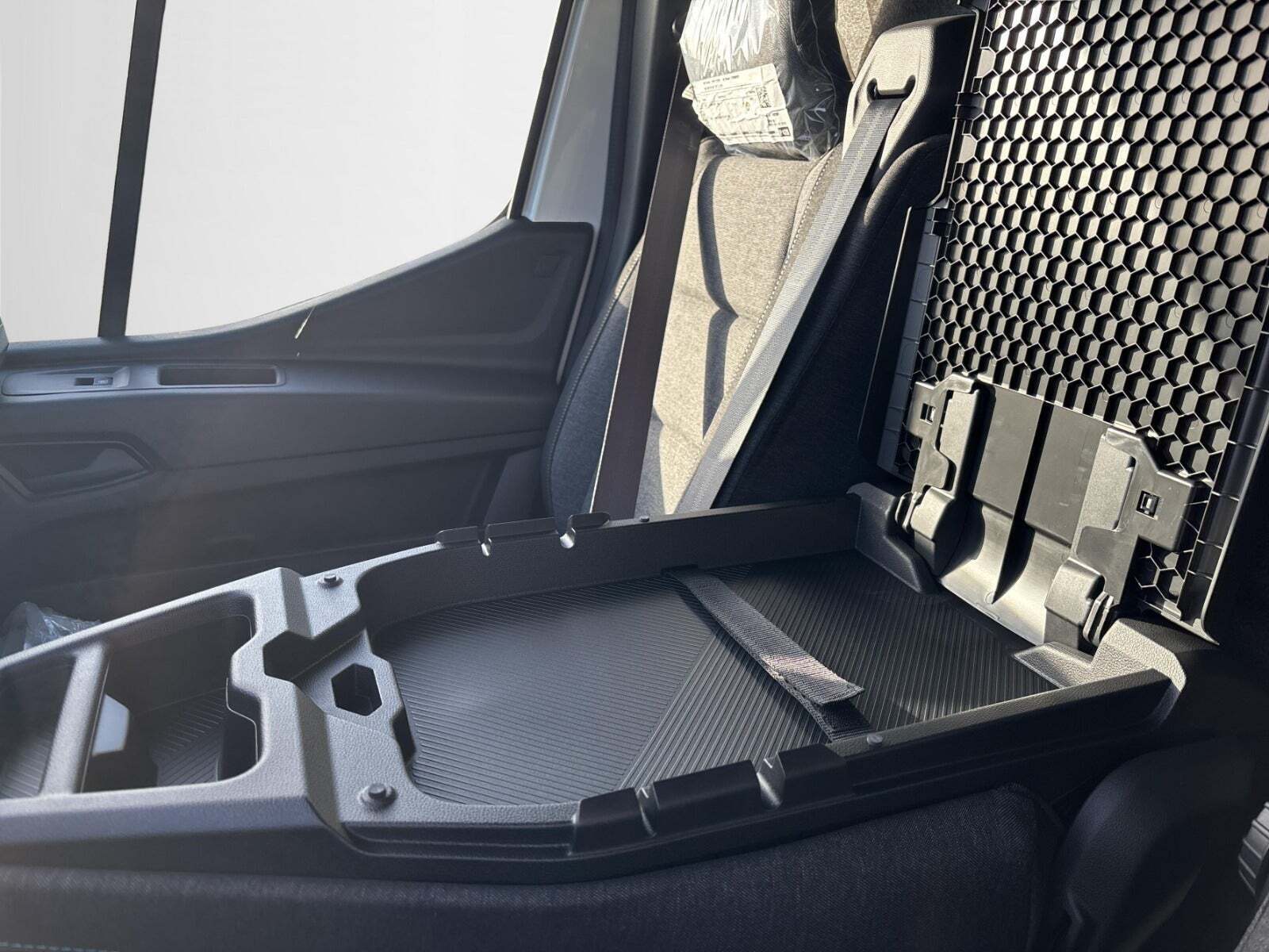 Hvid Nissan Interstar fra 2025