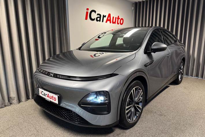 Grå Xpeng G6 fra 2024 set udefra