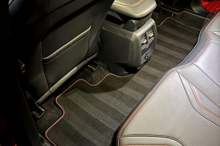 Rød Ford Mustang fra 2023
