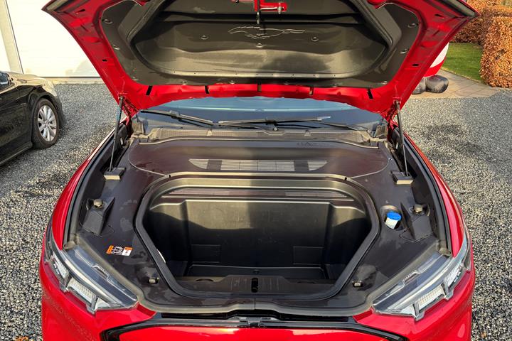 Rød Ford Mustang fra 2023