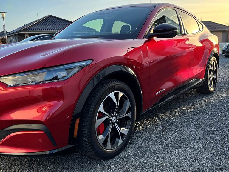 Ford Mustang Mach-E4 AWD premium 75