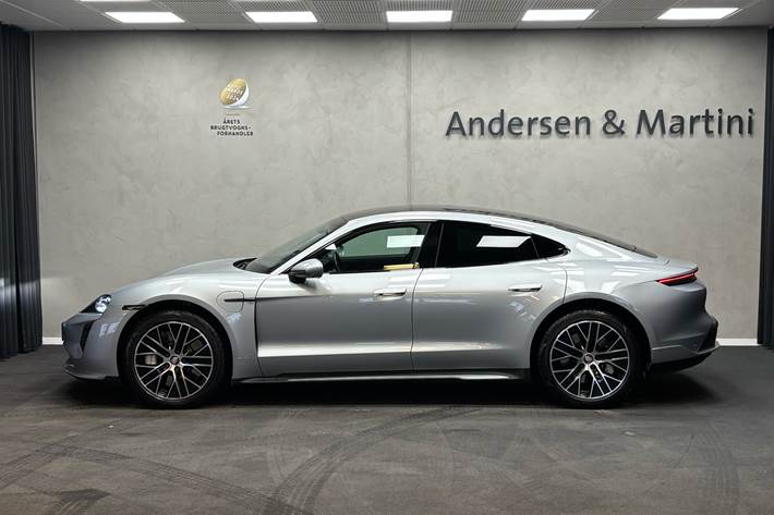 Sølv Porsche Taycan fra 2020