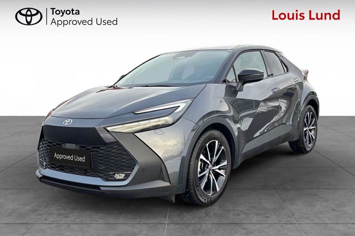 Grå Toyota C-HR fra 2024 set udefra