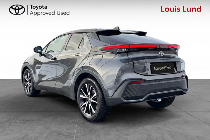 Grå Toyota C-HR fra 2024