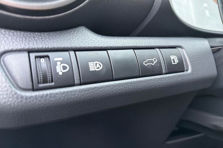 Grå Toyota C-HR fra 2024