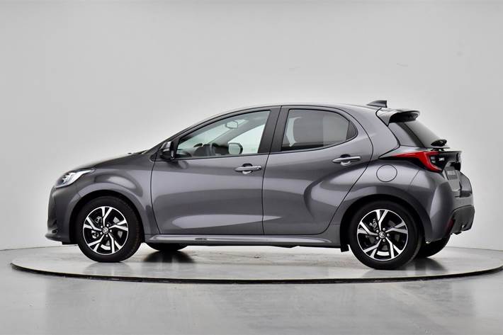 Grå Toyota Yaris fra 2025