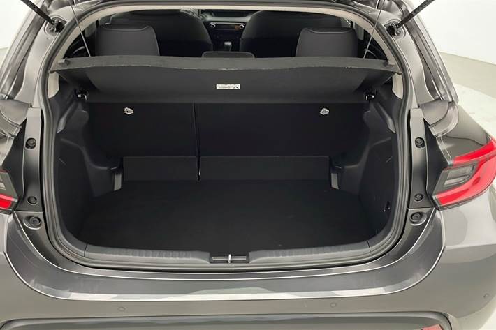 Grå Toyota Yaris fra 2025