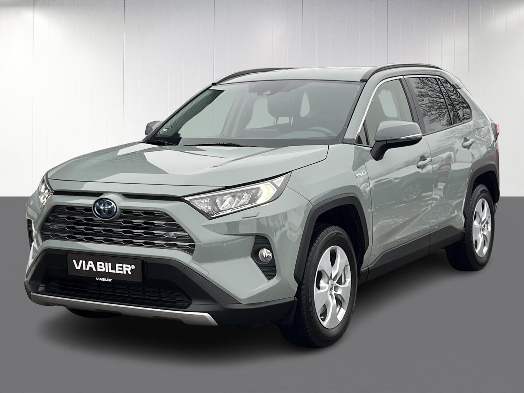Grå Toyota RAV4 fra 2021