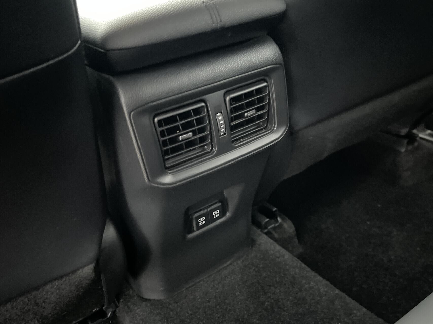 Grå Toyota RAV4 fra 2021