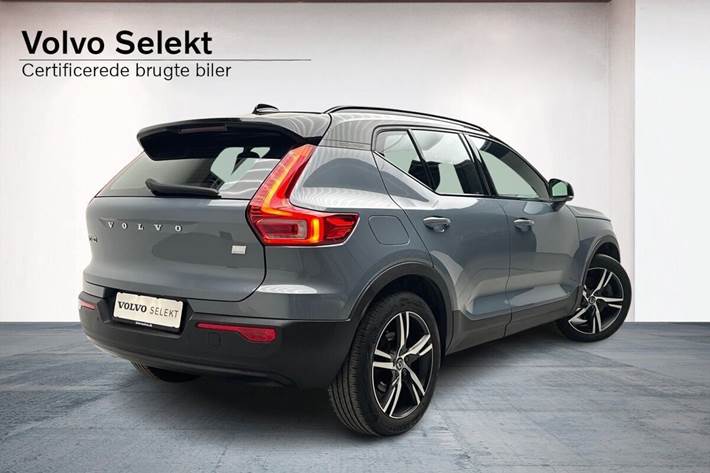 Grå Volvo XC40 fra 2021