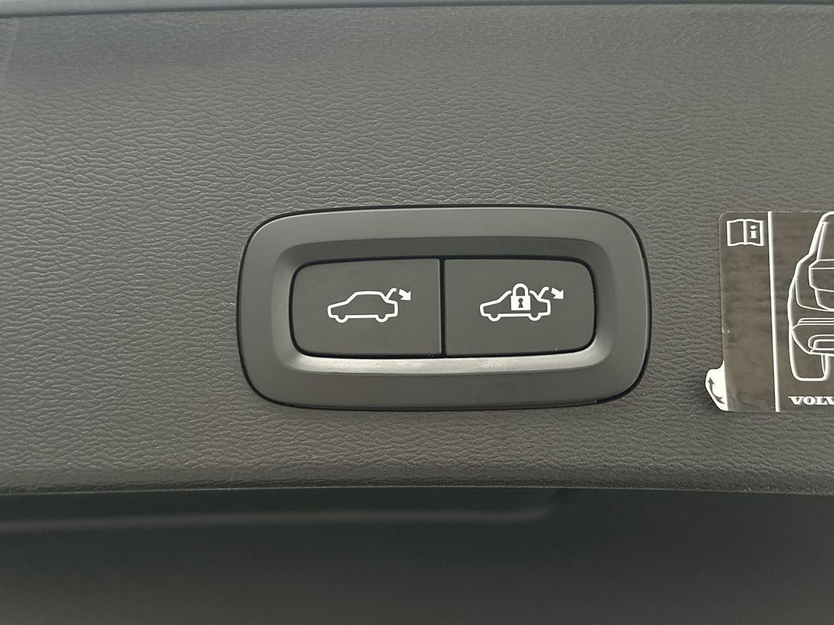 Grå Volvo XC40 fra 2021