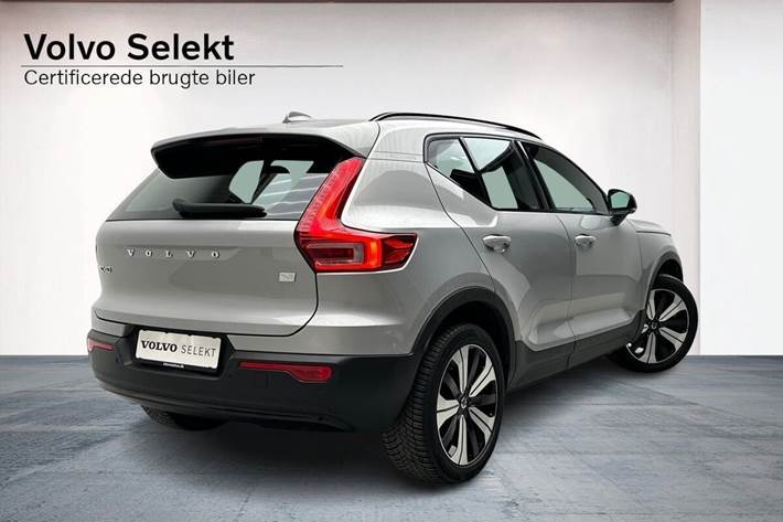 Sølv Volvo XC40 fra 2023