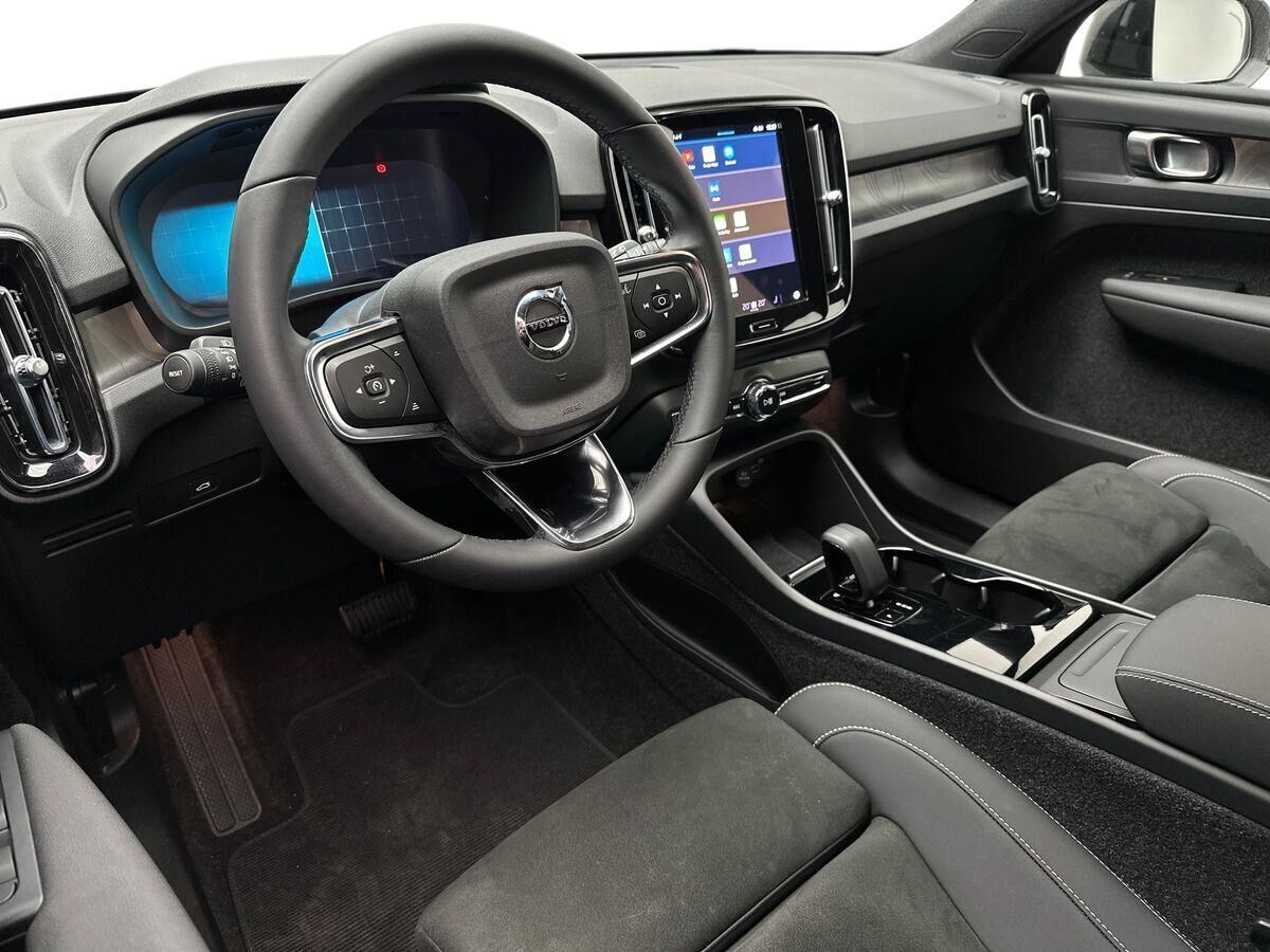 Sølv Volvo XC40 fra 2023