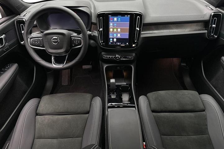 Sølv Volvo XC40 fra 2023