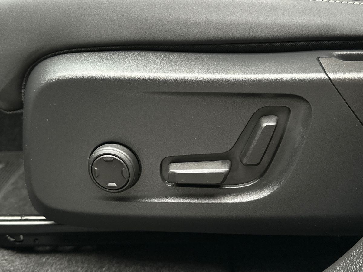 Sølv Volvo XC40 fra 2023