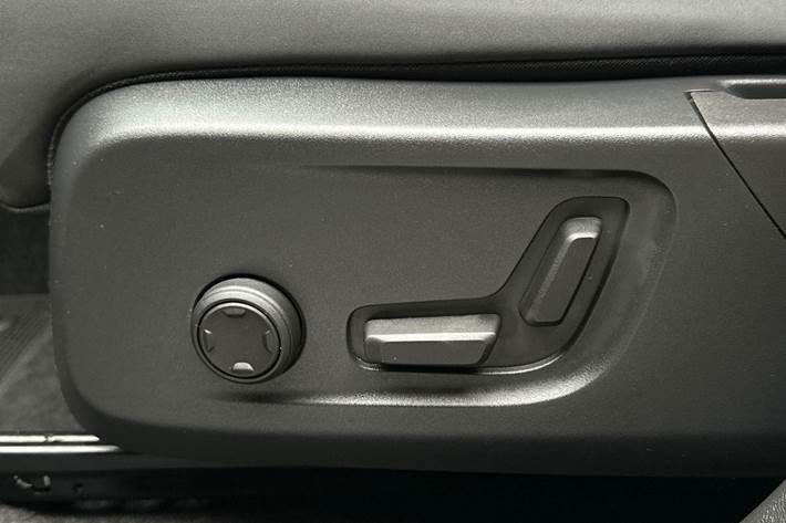 Sølv Volvo XC40 fra 2023