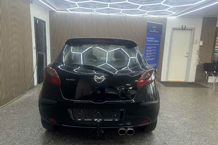 Sort Mazda 2 fra 2012