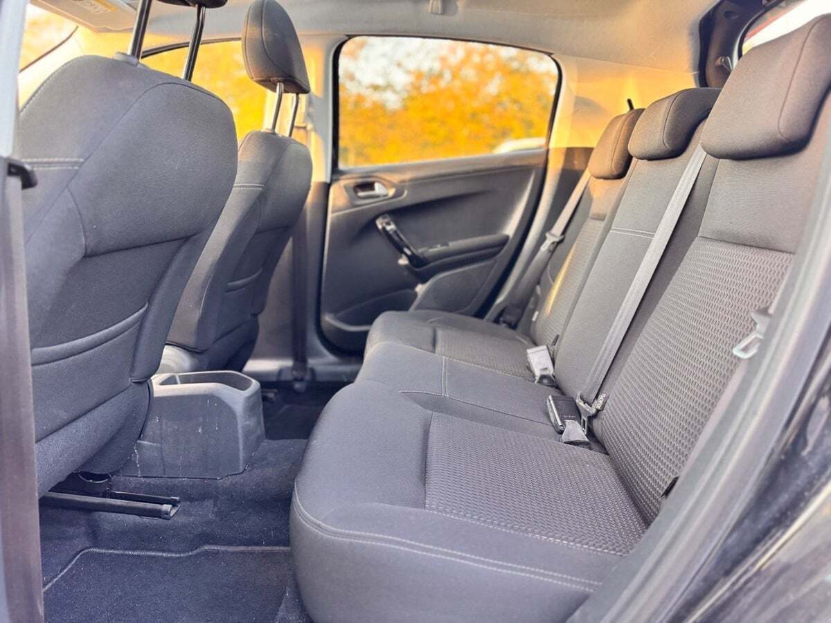 Grøn Peugeot 208 fra 2019