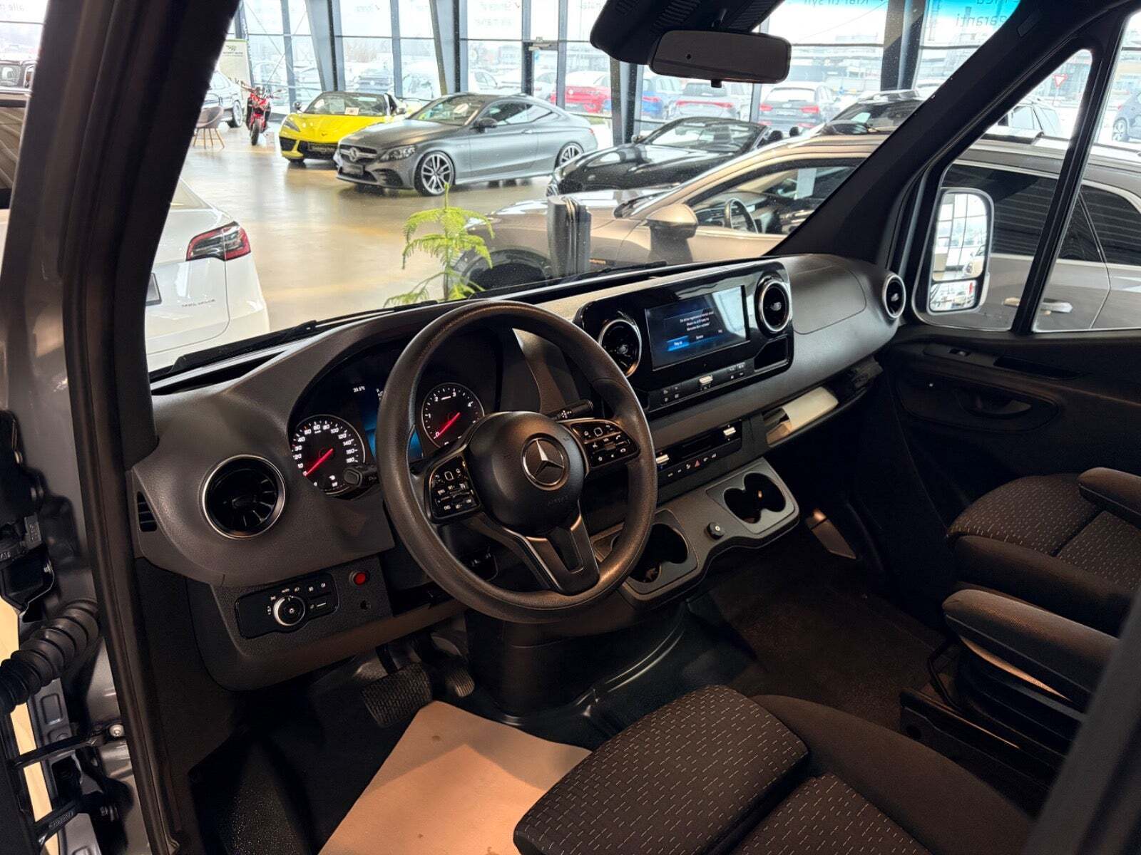 Mercedes Sprinter 319 3,0 CDi A2 Kassevogn aut. RWD