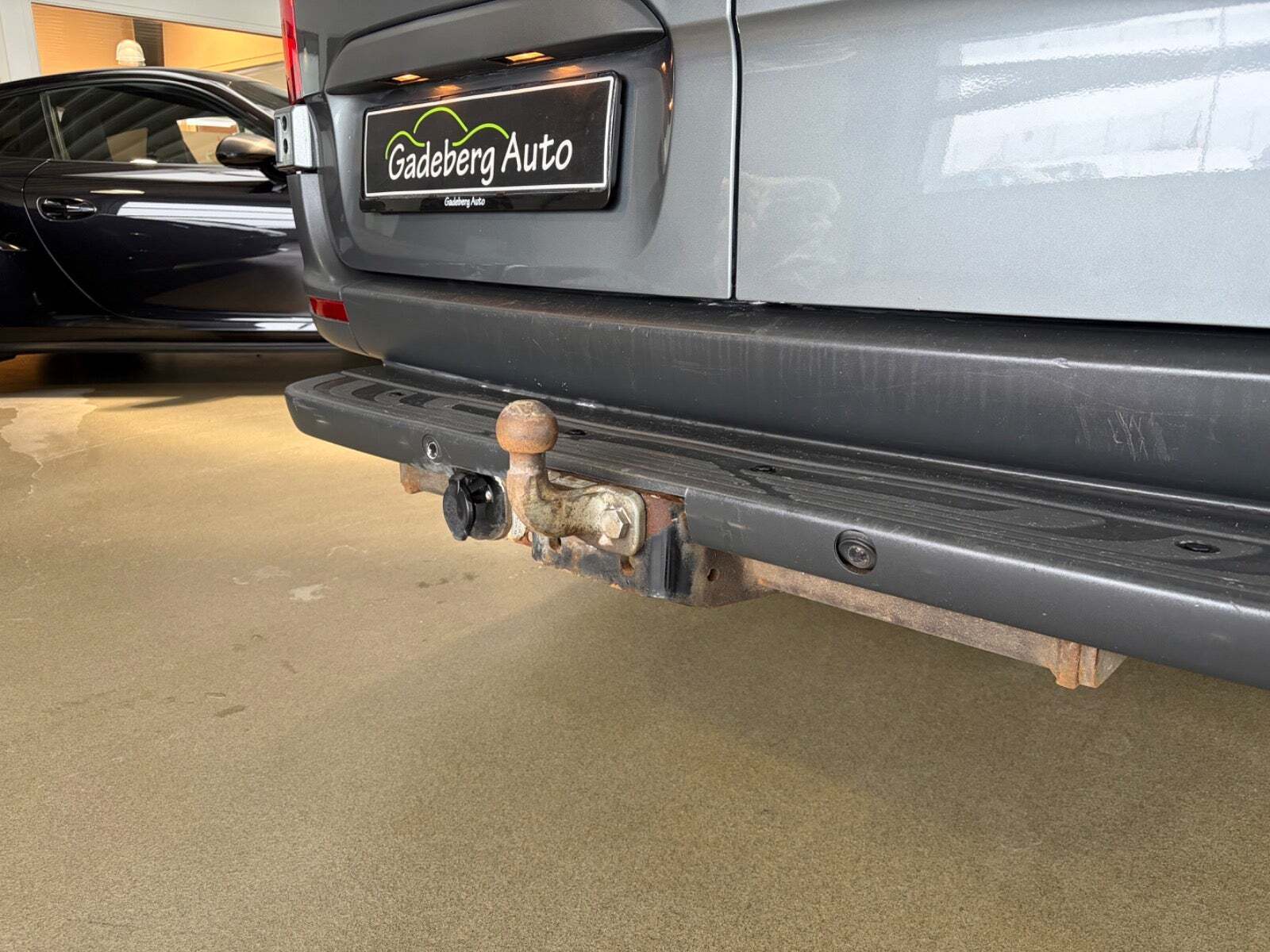 Grå Mercedes Sprinter 319 fra 2019