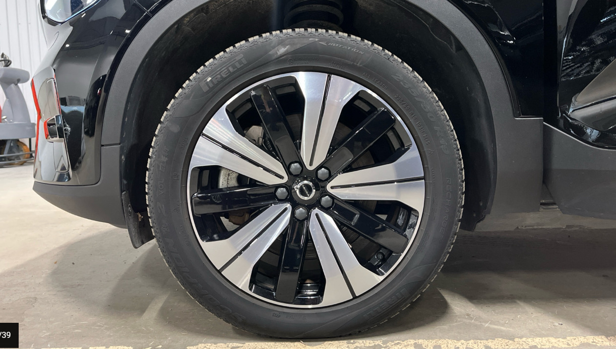 Sort Volvo XC40 fra 2023