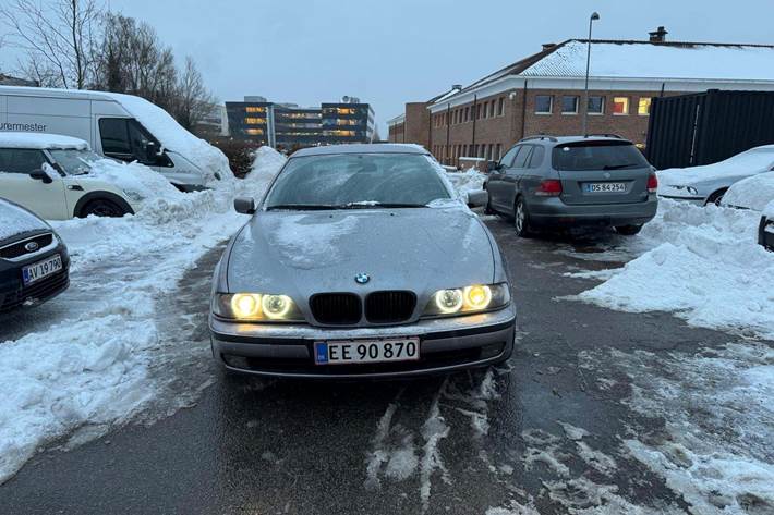 undefined BMW 523i fra 1998 set udefra