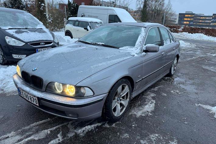 undefined BMW 523i fra 1998 set udefra
