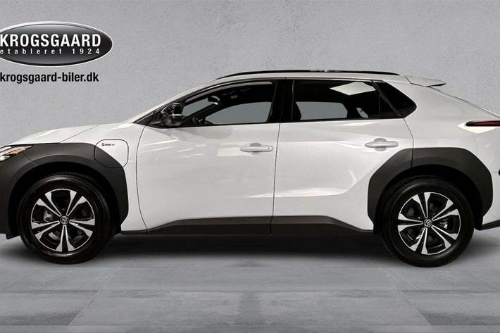 Hvid Toyota BZ4X fra 2023