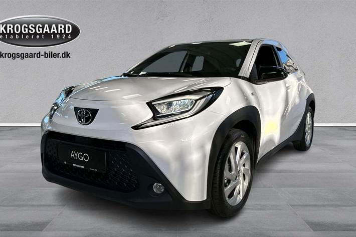 Hvid Toyota Aygo X fra 2024 set udefra