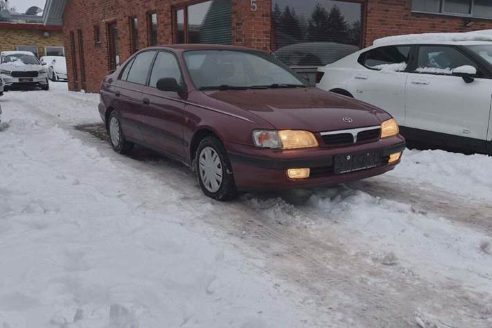 undefined Toyota Carina E fra 1996 set udefra