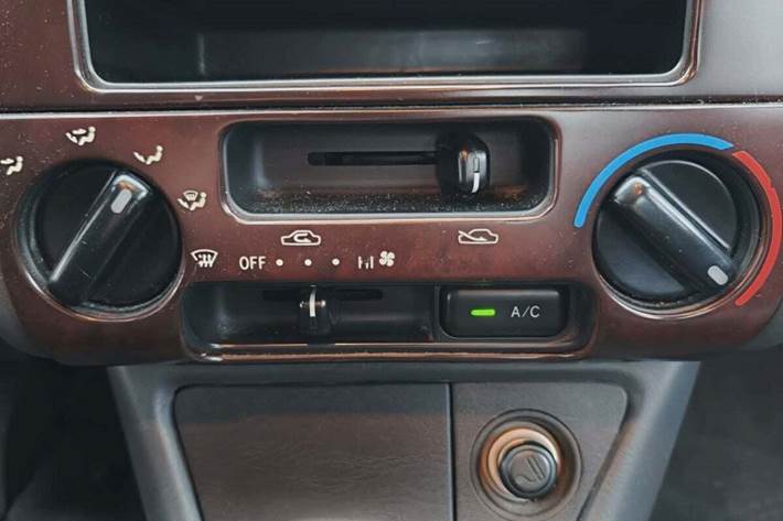 undefined Toyota Carina E fra 1996 set indefra