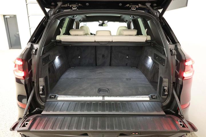 Sort BMW X5 fra 2022