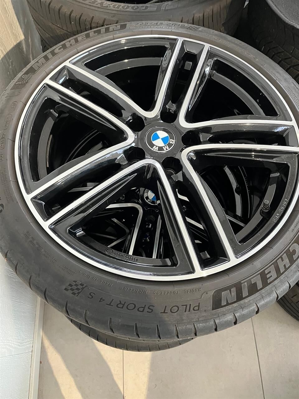 Grå BMW X1 fra 2019