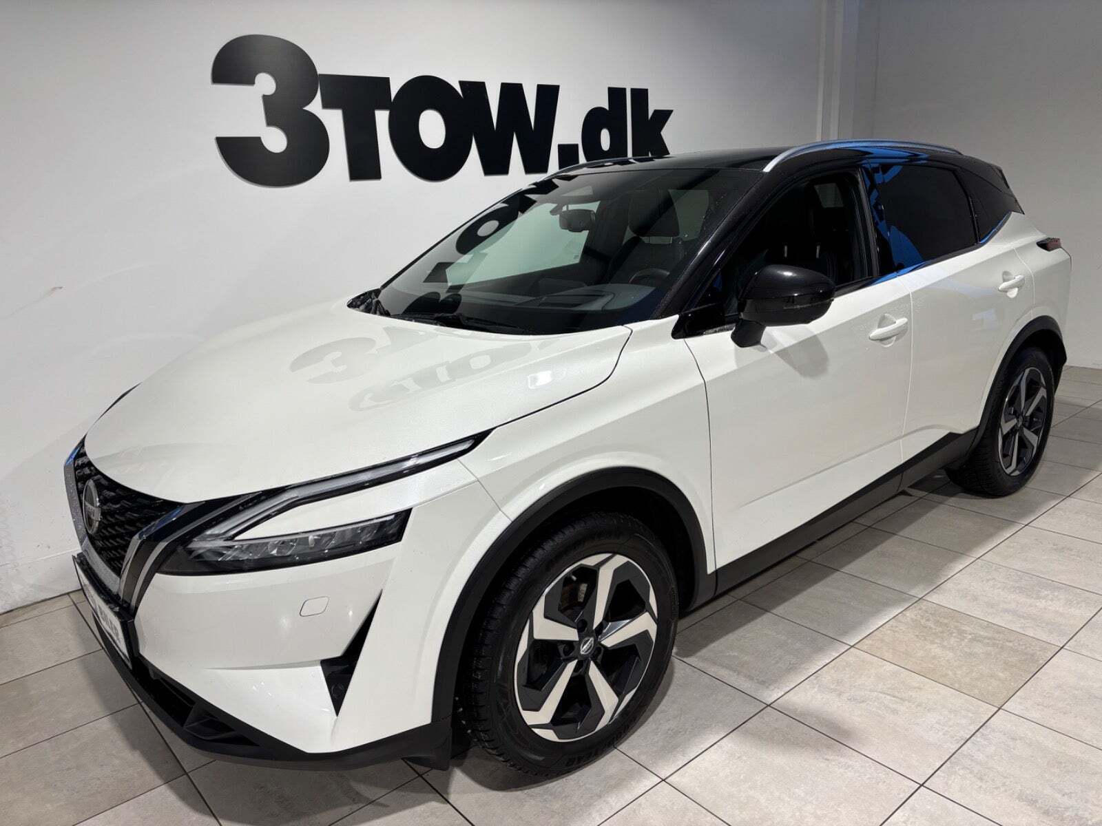 Hvid Nissan Qashqai fra 2021 set udefra