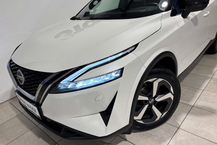 Hvid Nissan Qashqai fra 2021