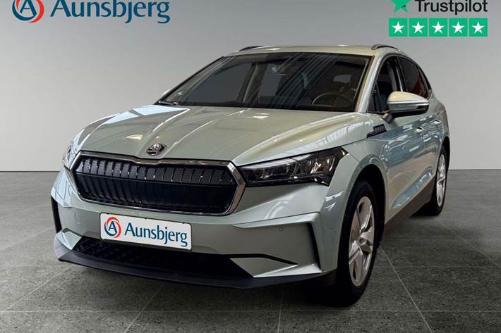 Grøn Skoda Enyaq fra 2023 set udefra