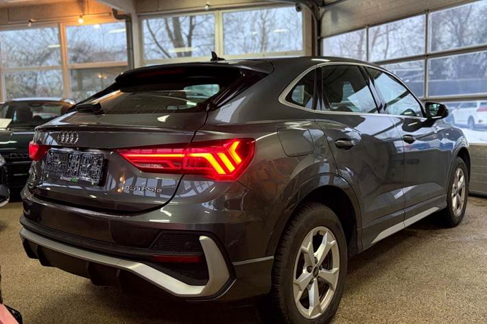 Grå Audi Q3 fra 2021