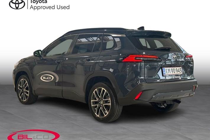 Grå Toyota Corolla Cross fra 2025